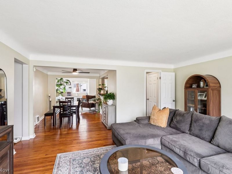 4318 Bluestone Road , Cleveland, OH 44121 Photo 6