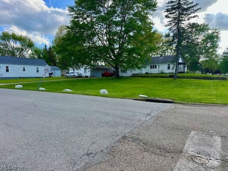 208 W Marshall Road , Mc Donald, OH 44437 Photo 3