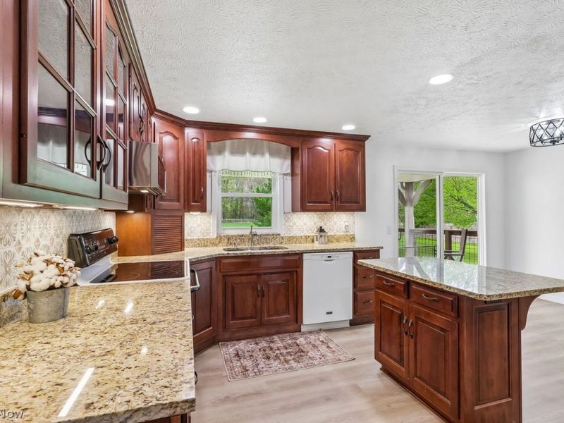 8965 Corbett Road , Diamond, OH 44412 Photo 6