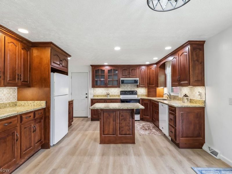 8965 Corbett Road , Diamond, OH 44412 Photo 9