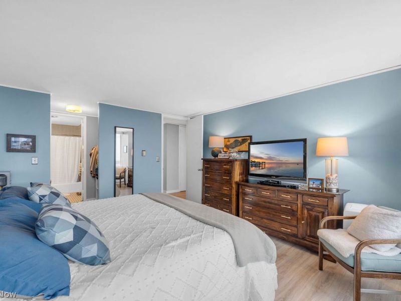 12700 Lake Avenue, Unit 2502, Lakewood, OH 44107 Photo 19
