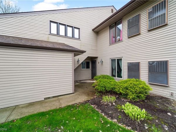16555 Wren Road , Unit 1F, Chagrin Falls, OH 44023