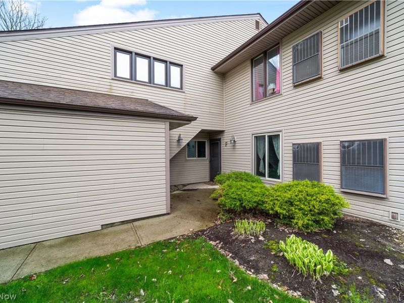 16555 Wren Road, Unit 1F, Chagrin Falls, OH 44023 Photo 1