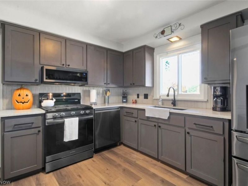 154 Rocky Ledge Drive , Struthers, OH 44471 Photo 3