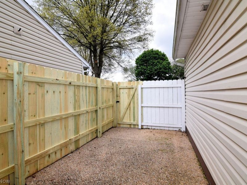 4016 Townhouse Lane, Green, OH 44685 Photo 27
