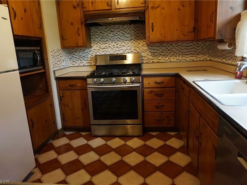 2068 Miami Road, Euclid, OH 44117 Photo 12