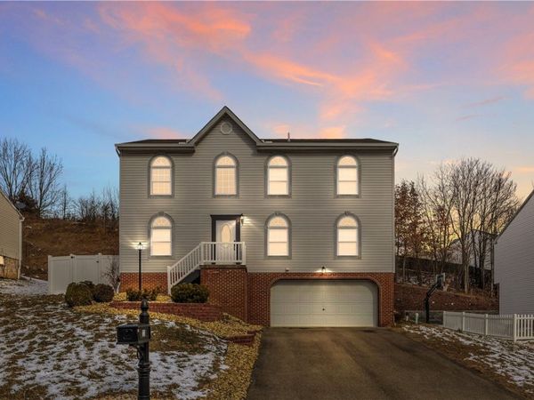 123 Stratford Ct , New Stanton, PA 15672