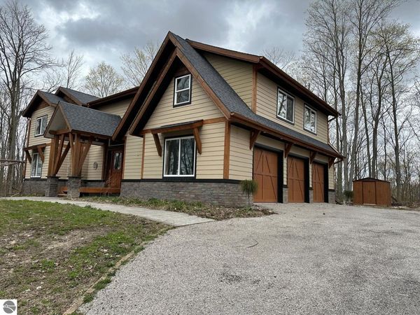 7058 Shade Tree Lane, Traverse City, MI 49685