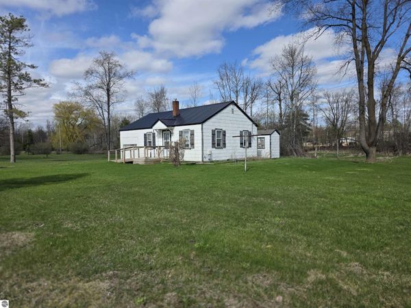 2324 Dobler Road, Sterling, MI 48659
