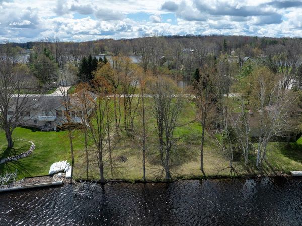 1286 Queensway Drive, Lake Isabella, MI 48893