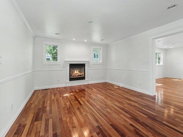 250 Chelmsford St, Chelmsford, MA 01824