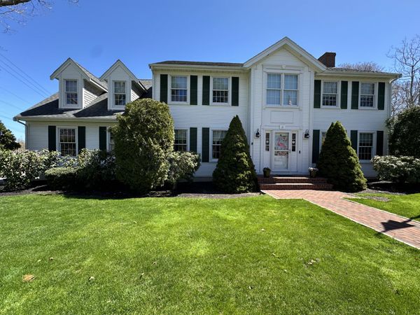 12 Gordon Lane, Yarmouth Port, MA 02675