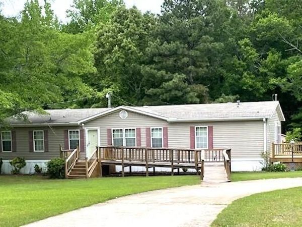 380 HUMBERS St, Sulligent, AL 35586