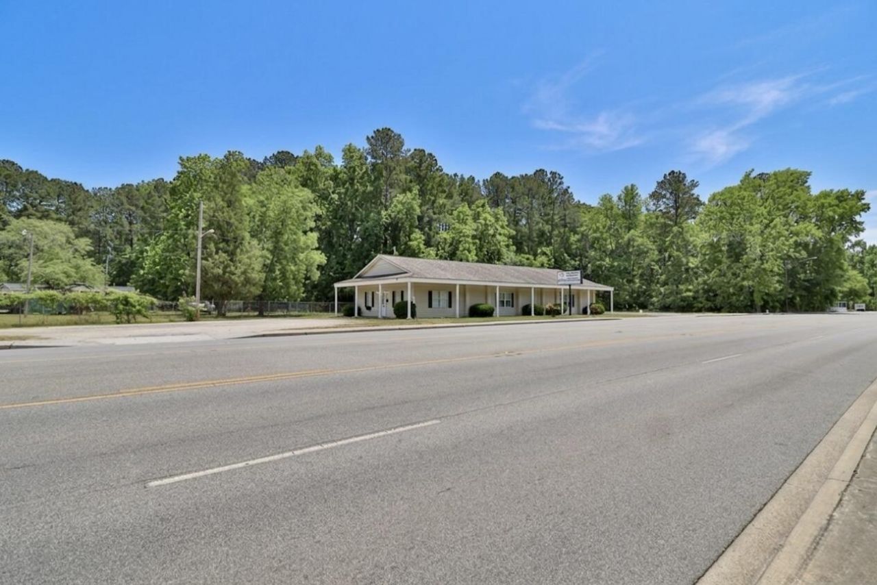 402 S Live Oak Drive Photo 1