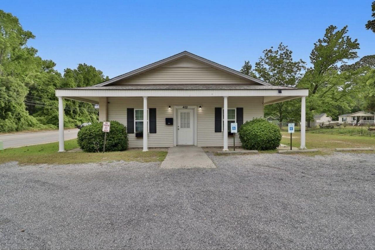 402 S Live Oak Drive Photo 2