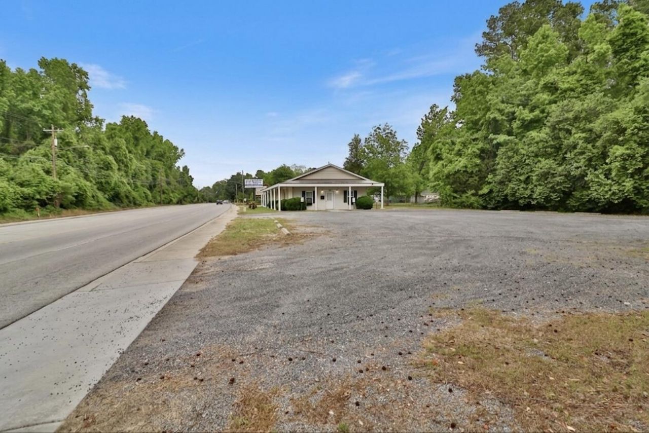 402 S Live Oak Drive Photo 5