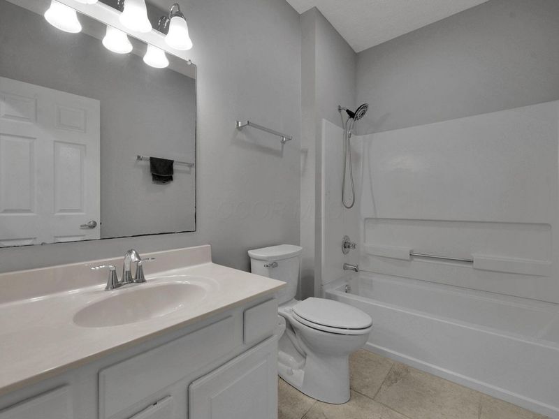 6120 Harbour Pointe , Unit 202, Columbus, OH 43231 Photo 5