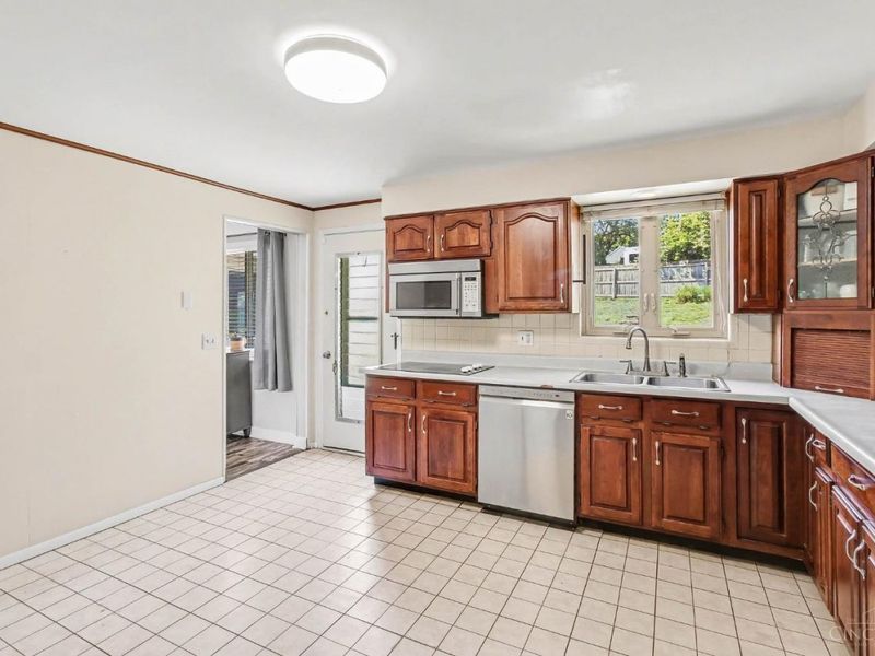 3392 Keywest Drive, Green Township, OH 45239 Photo 10