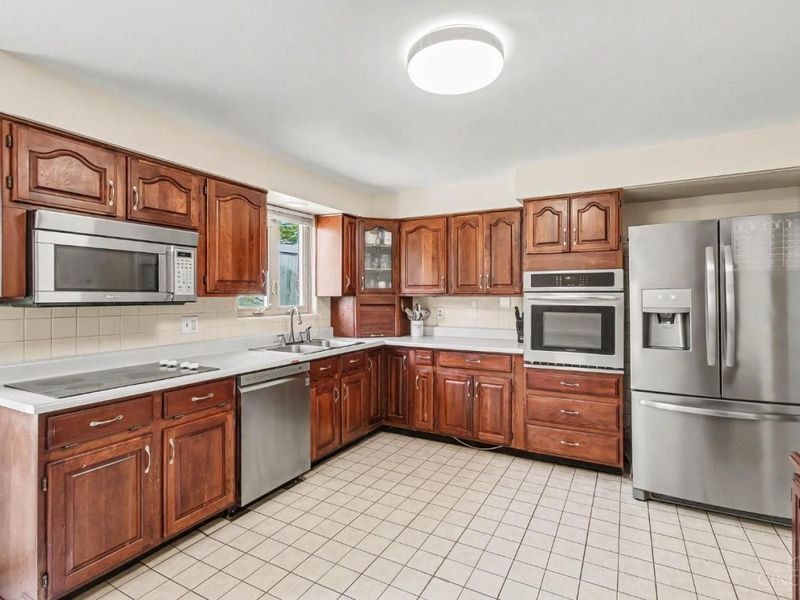 3392 Keywest Drive, Green Township, OH 45239 Photo 8