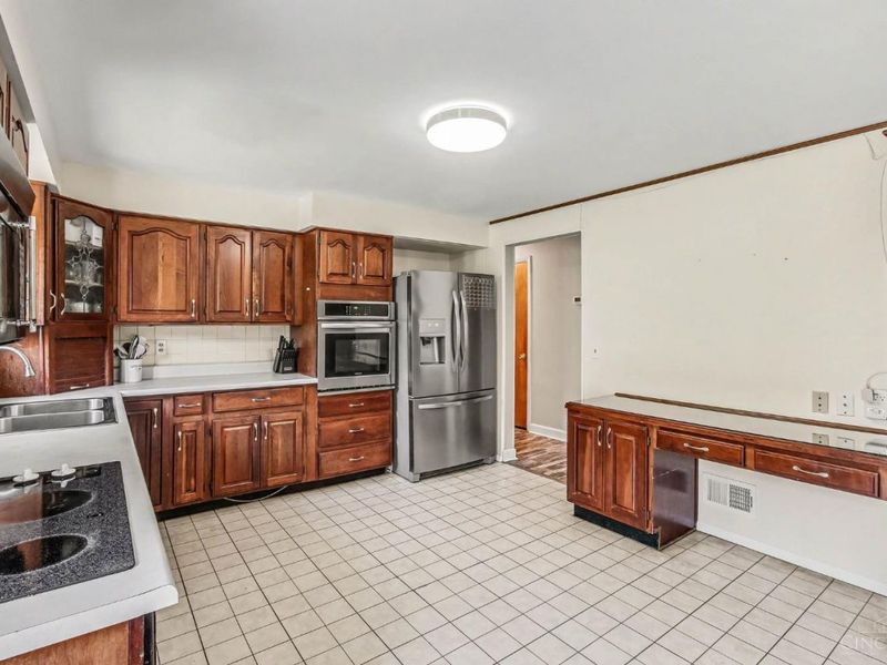 3392 Keywest Drive, Green Township, OH 45239 Photo 9