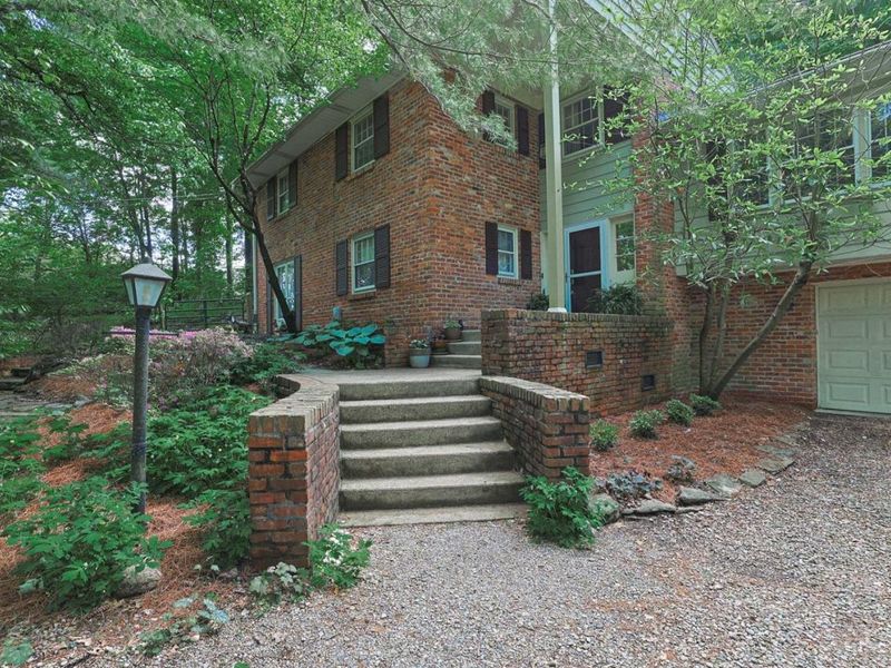 200 Brocdorf Drive, Wyoming, OH 45215 Photo 2