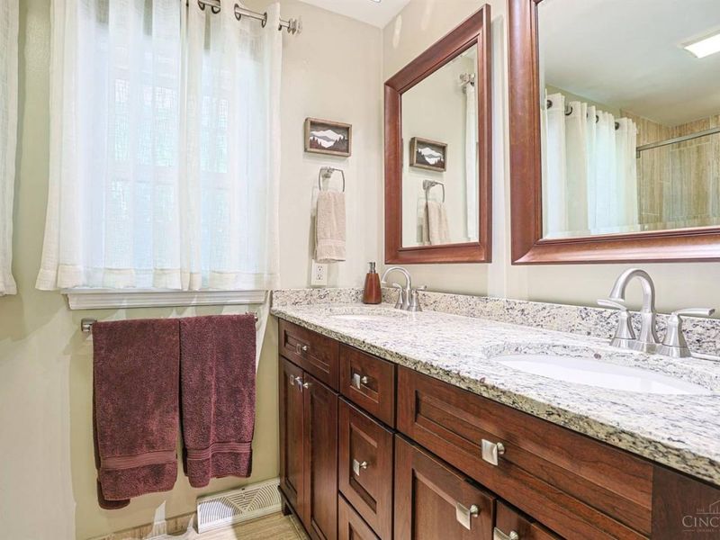200 Brocdorf Drive, Wyoming, OH 45215 Photo 20