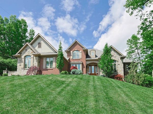 376 Compton Road, Wyoming, OH 45215