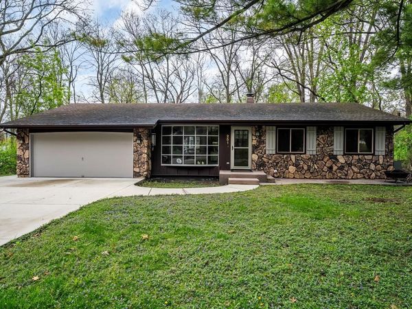251 Frost CIRCLE, Williams Bay, WI 53191