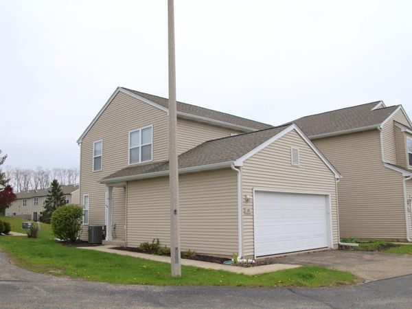 1400 Hunters Ridge DRIVE, Unit 20, Genoa City, WI 53128