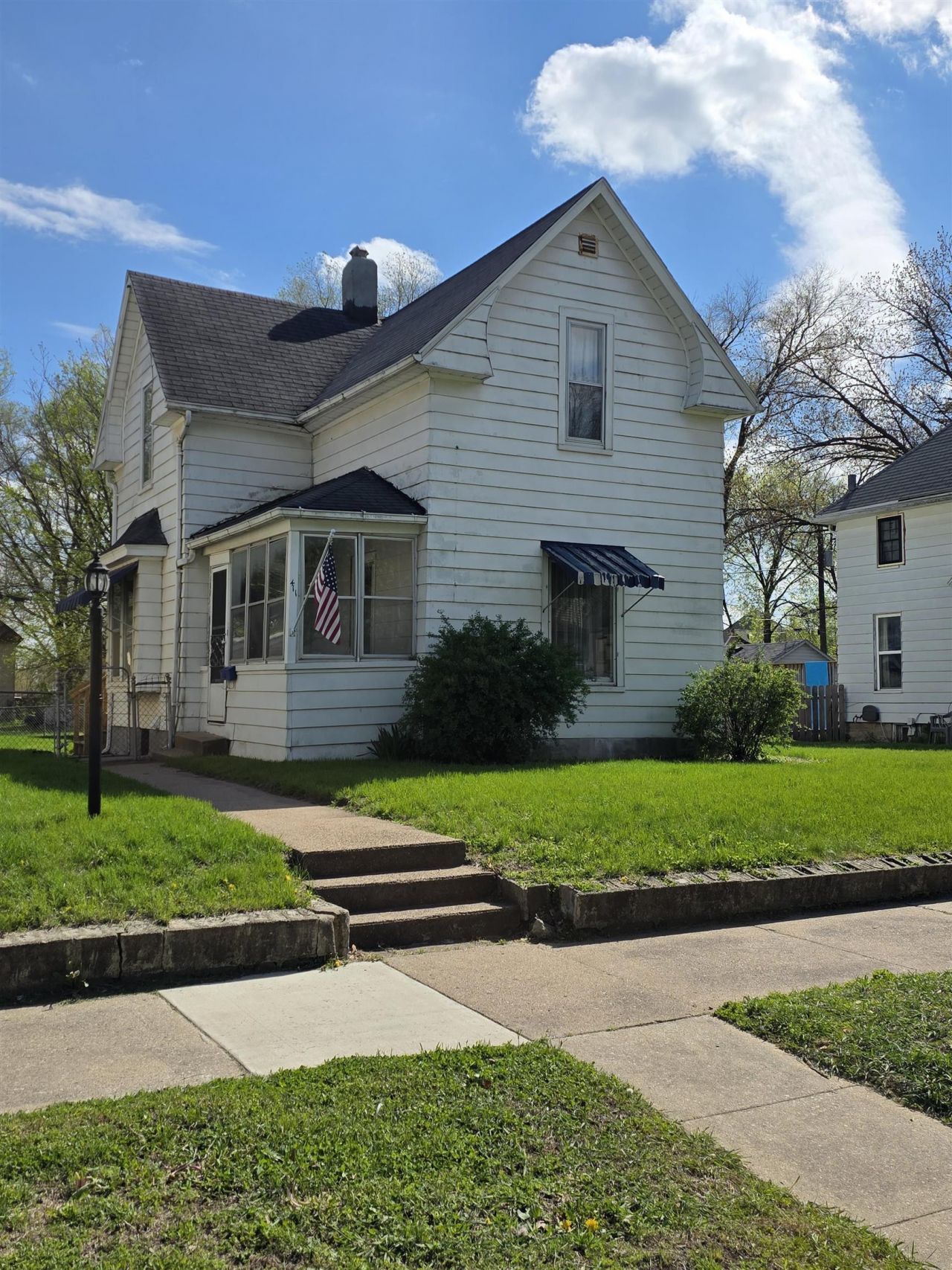 411 Edwards Street, Waterloo, IA 50703 Main Photo