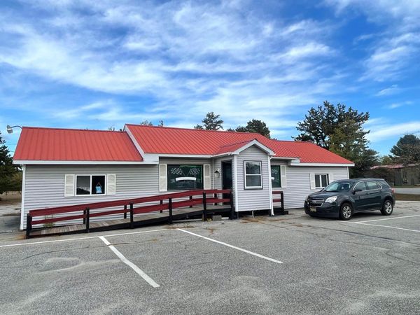 901 Main Street , Oxford, ME 04270