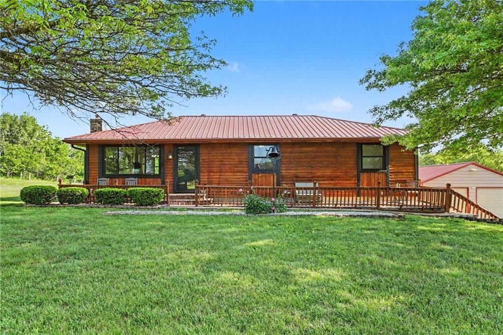 300 E Casey Road, Lone Jack, MO 64070 Main Photo