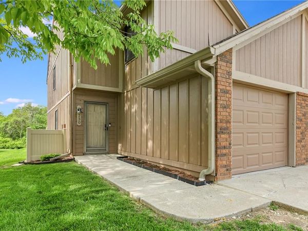 230 SW Pinetree Lane, Lee's Summit, MO 64063