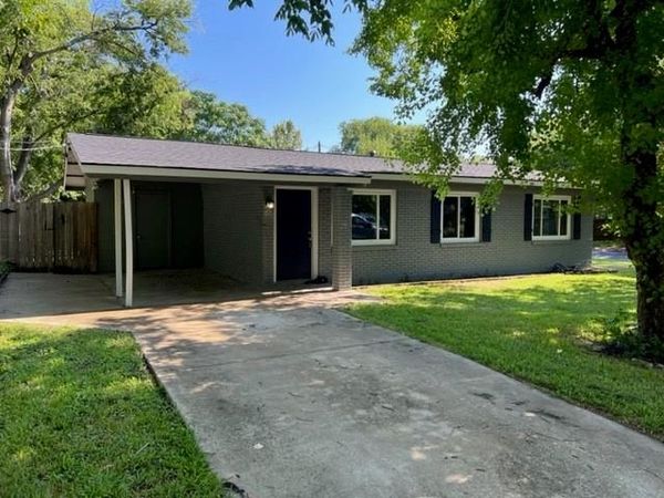 300 Hammack DR , Austin, TX 78752