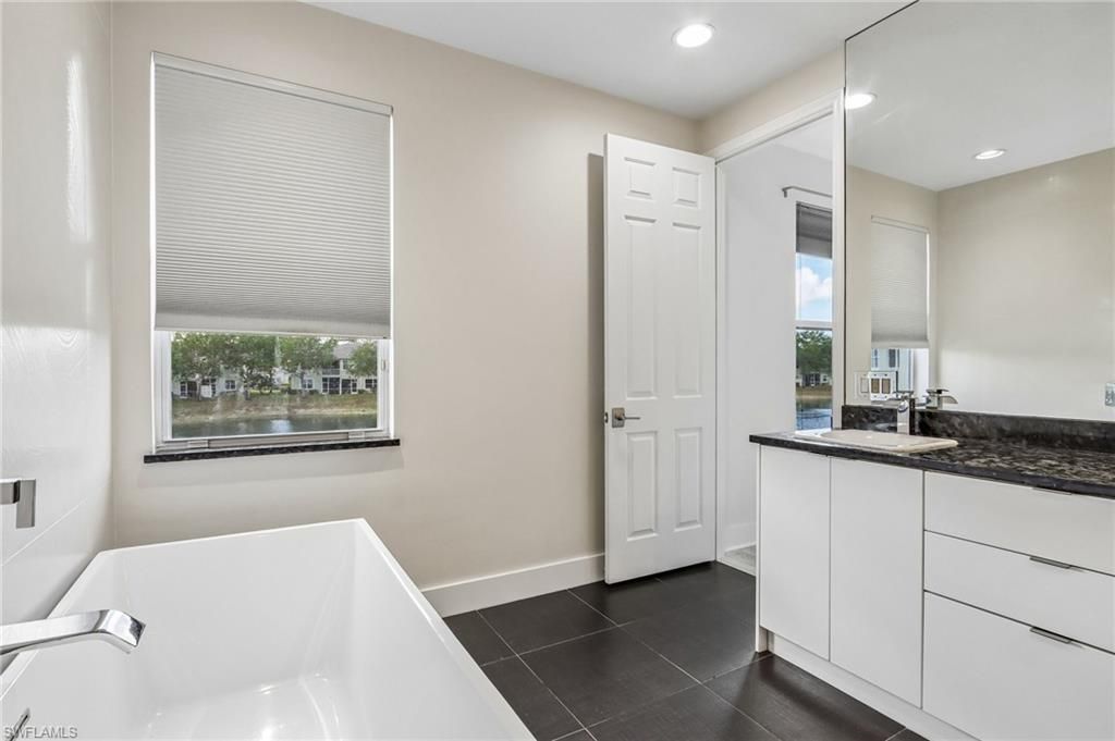 1410 Mariposa Cir, Unit 102, Naples, FL 34105 Photo