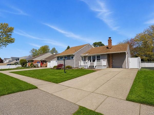 27 Jane Drive, North Babylon, NY 11703