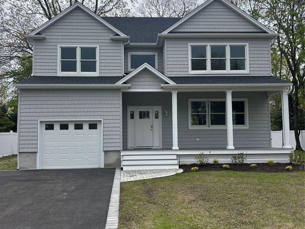 969 Manor Lane , Bay Shore, NY 11706
