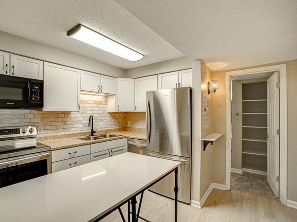 2680 Oxford Street N, Unit 132, Roseville, MN 55113