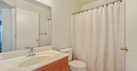 825 Polar Bear Cir, Galt, CA 95632 Photo