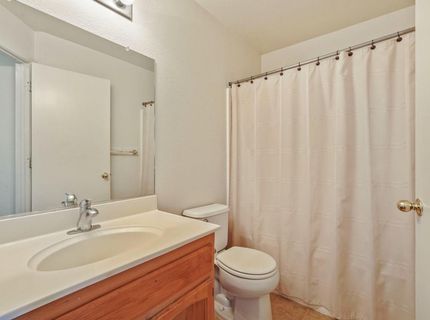 825 Polar Bear Cir, Galt, CA 95632 Photo