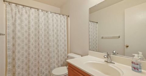 825 Polar Bear Cir, Galt, CA 95632 Photo