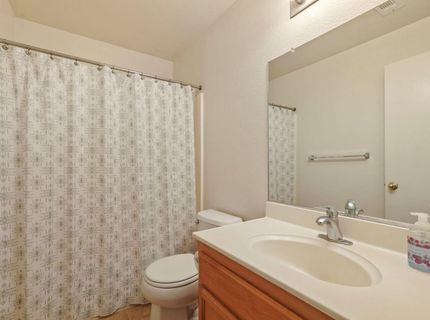 825 Polar Bear Cir, Galt, CA 95632 Photo