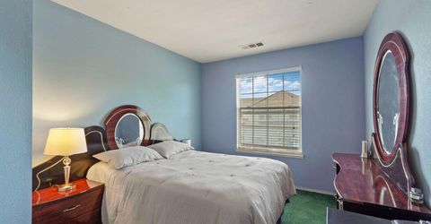 825 Polar Bear Cir, Galt, CA 95632 Photo