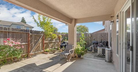 825 Polar Bear Cir, Galt, CA 95632 Photo