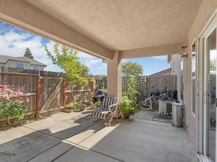 825 Polar Bear Cir, Galt, CA 95632 Photo