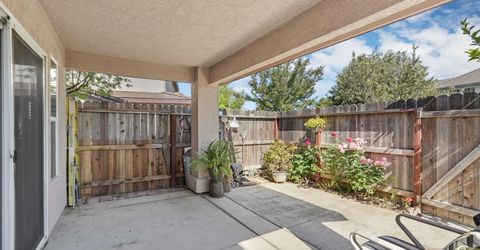 825 Polar Bear Cir, Galt, CA 95632 Photo