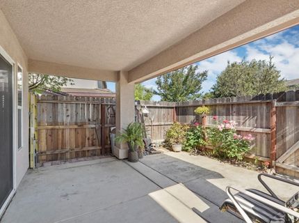 825 Polar Bear Cir, Galt, CA 95632 Photo