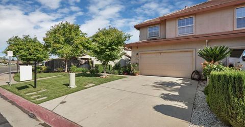 825 Polar Bear Cir, Galt, CA 95632 Photo