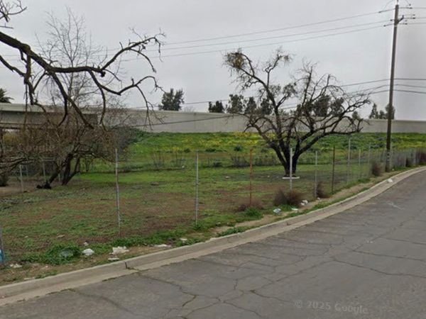 1661 W hazelton Ave, Stockton, CA 95206