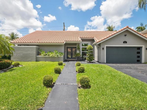 811 Amherst Ave , Davie, FL 33325